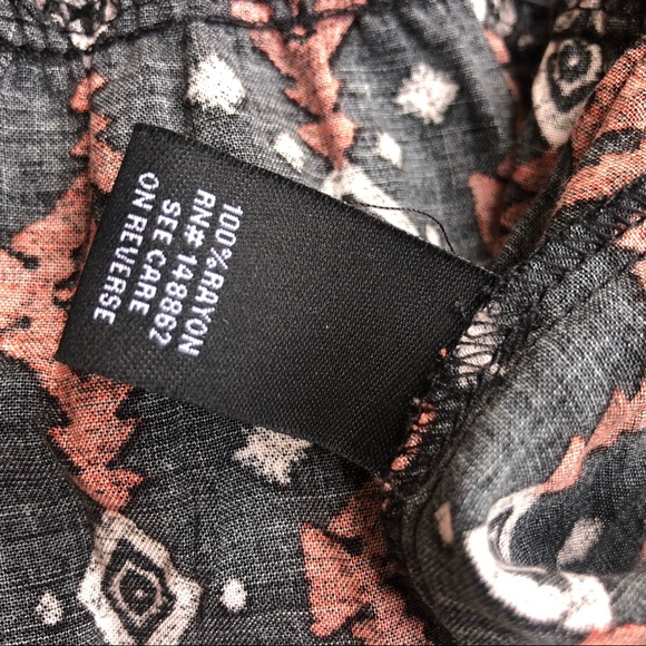 New Torrid Geo Print Cold Shoulder Dress Size 1 / 1X - Picture 7 of 14